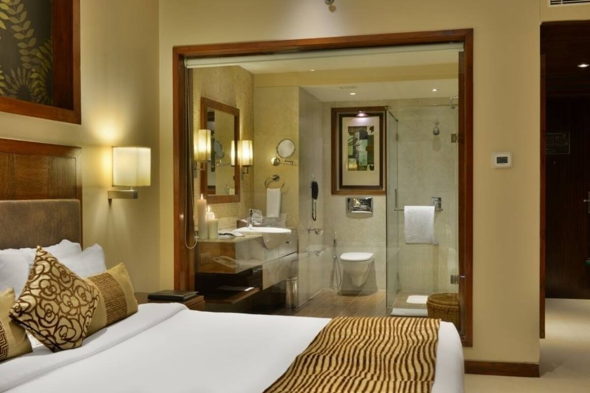 deluxe double room, 1 bedroom | 1 bedroom, in-room safe, desk, laptop workspace