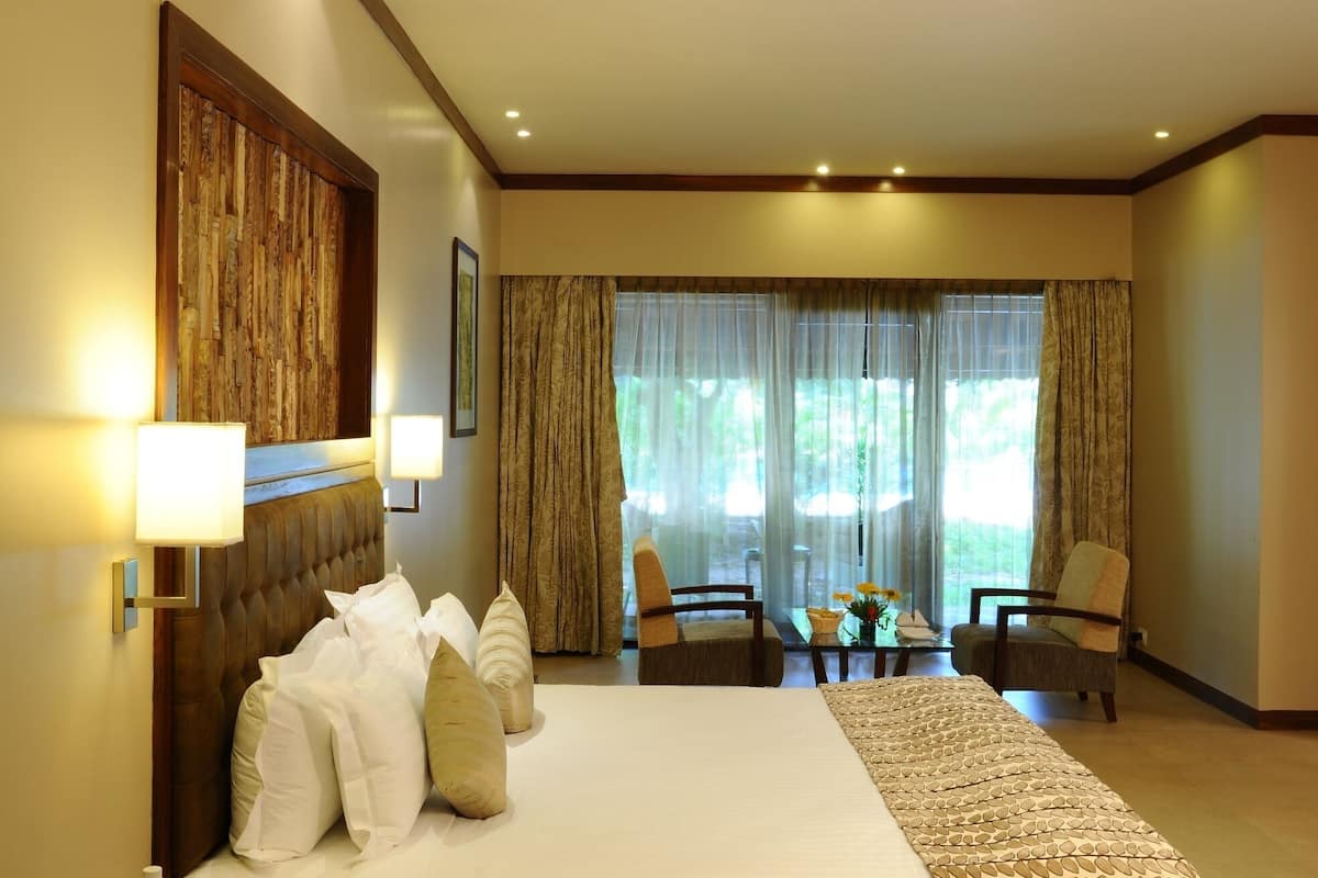 Mandavdi Cottage | In-room safe, desk, laptop workspace, blackout drapes