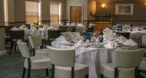 Breakfast and dinner served, local and international cuisine - The Monterey Hotel, Sure Hotel Collection by Best Western (St. Saviour)