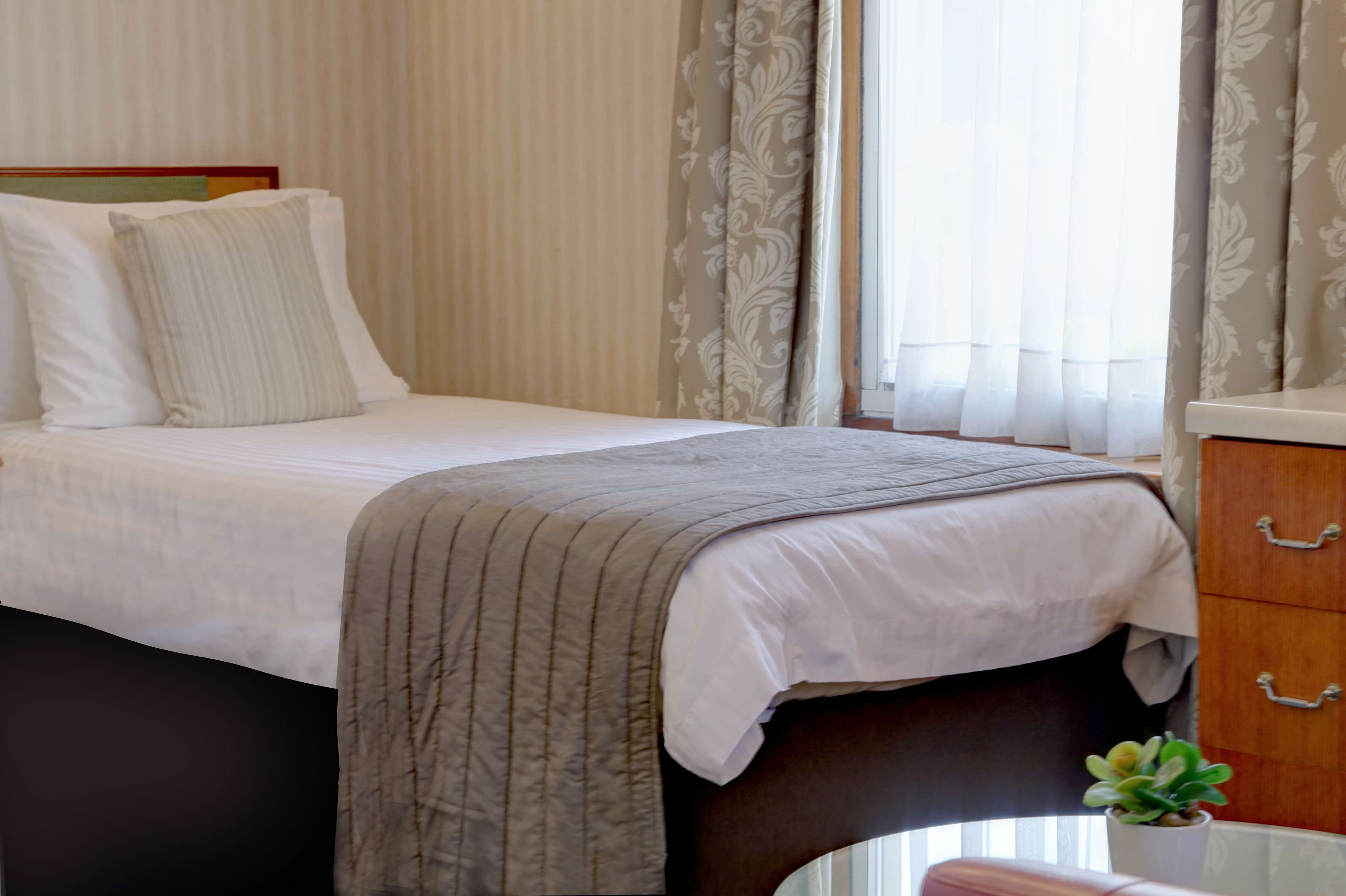 free cots/infant beds, free wifi, bed sheets