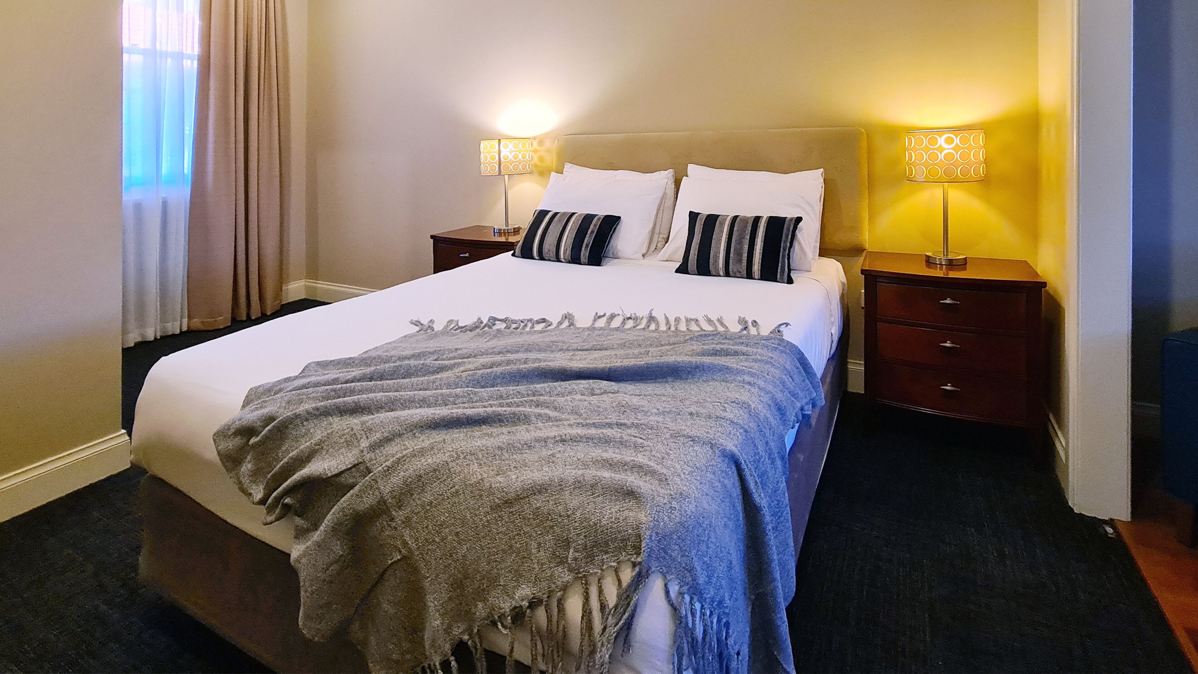 1 bedroom, premium bedding, desk, laptop workspace