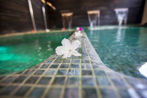 Salas de tratamientos para parejas, sauna, bañera de hidromasaje