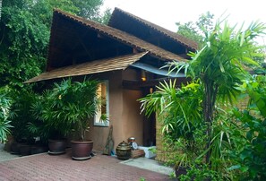 Breakfast, lunch, dinner served; seafood, garden views  - Koyao Bay Pavilions (Ko Yao)