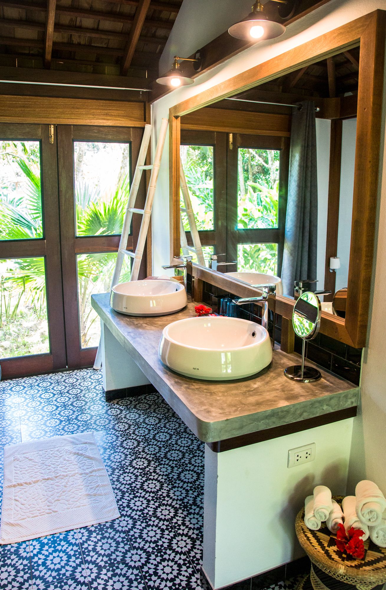 villa ingfah | bathroom amenities | shower, rainfall showerhead, free toiletries, hair dryer