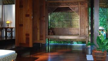 Beach Suite | Premium bedding, minibar, in-room safe, individually decorated