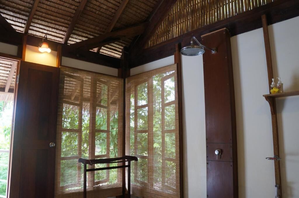 rice field cottage | bathroom | shower, rainfall showerhead, free toiletries, hair dryer