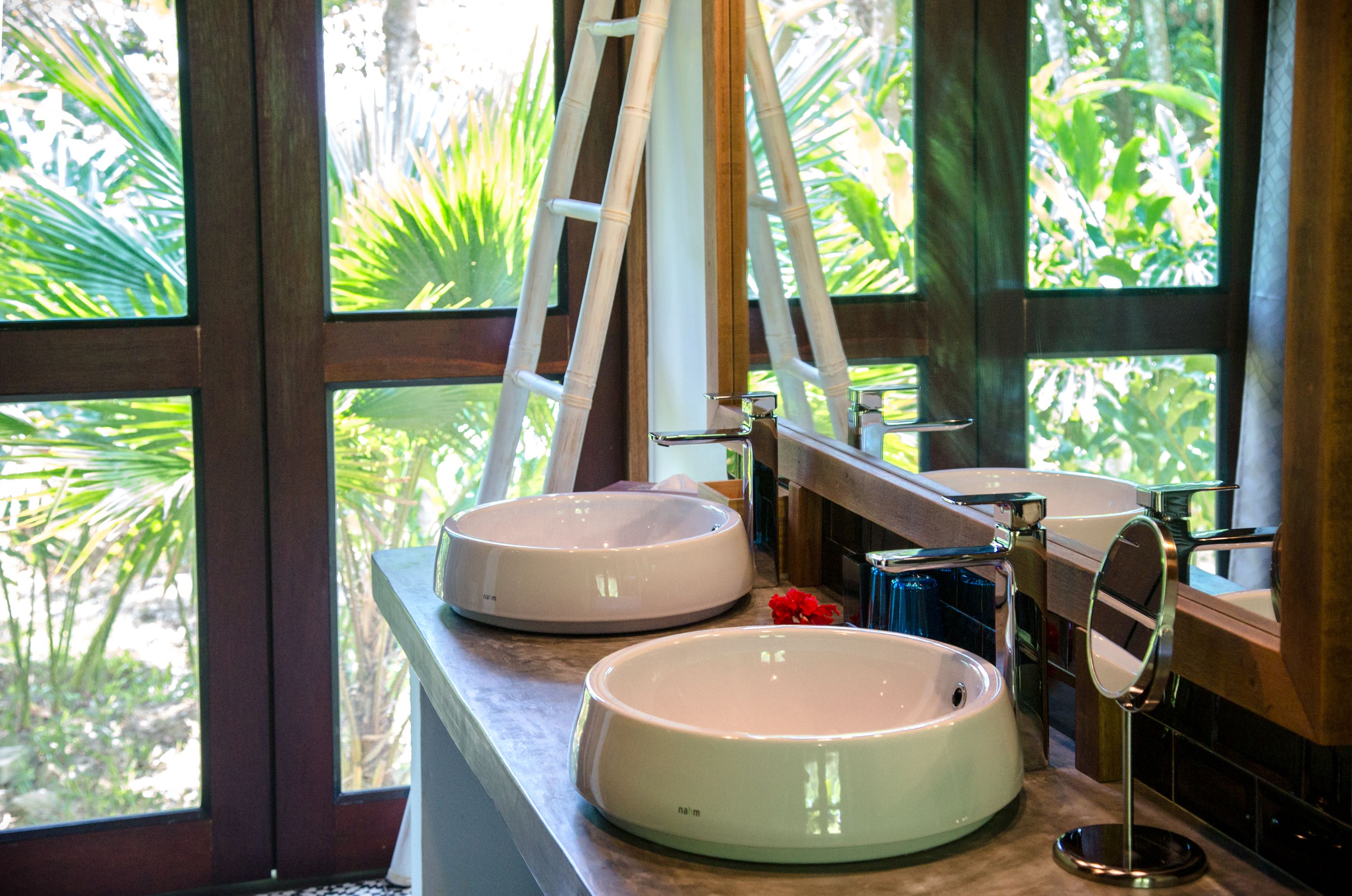 villa ingfah | bathroom sink