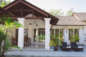 Villa Yanat | Hochwertige Bettwaren, Minibar, Zimmersafe, individuell dekoriert