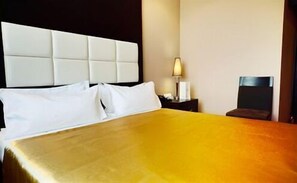 Standard Double Room | Premium bedding, minibar, in-room safe, soundproofing