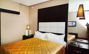 Suite Business | Ropa de cama de alta calidad, minibar, caja fuerte