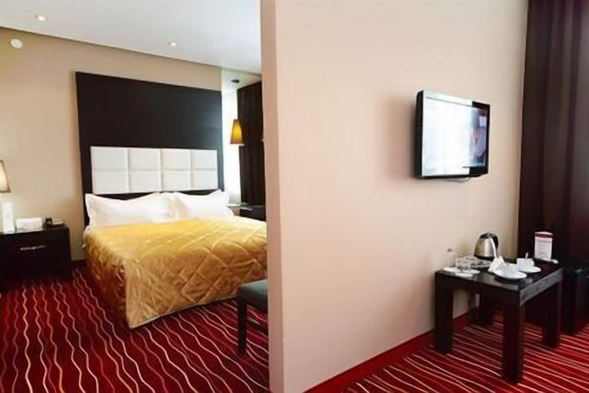 Business suite | Luxe beddengoed, een minibar, een kluis op de kamer, geluiddichte muren