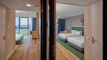 Quarto família, 1 cama King (Family Connect) | Roupas de cama antialérgicas, cofres nos quartos, escrivaninha