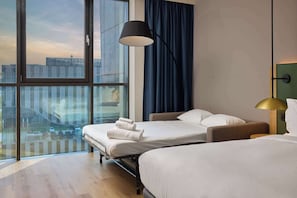 Familienzimmer, 1 King-Bett (Family Connect) | Allergikerbettwaren, Zimmersafe, Schreibtisch