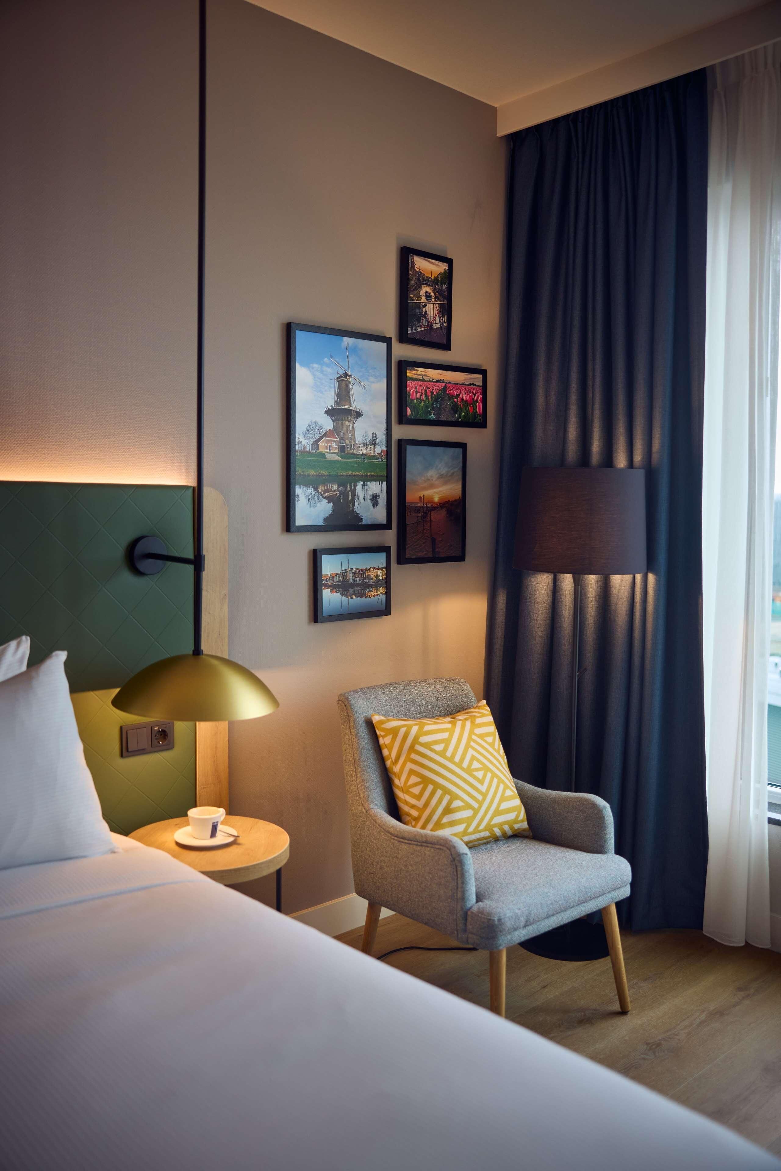 Hypo-allergenic bedding available, in-room safe, desk, laptop workspace