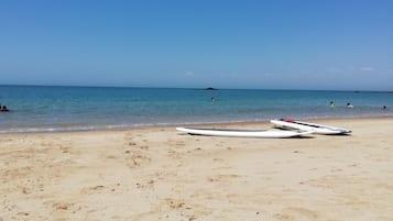 Plage à proximité, sable blanc