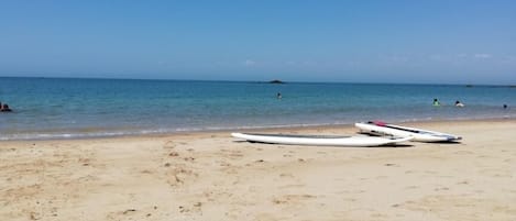 Plage à proximité, sable blanc