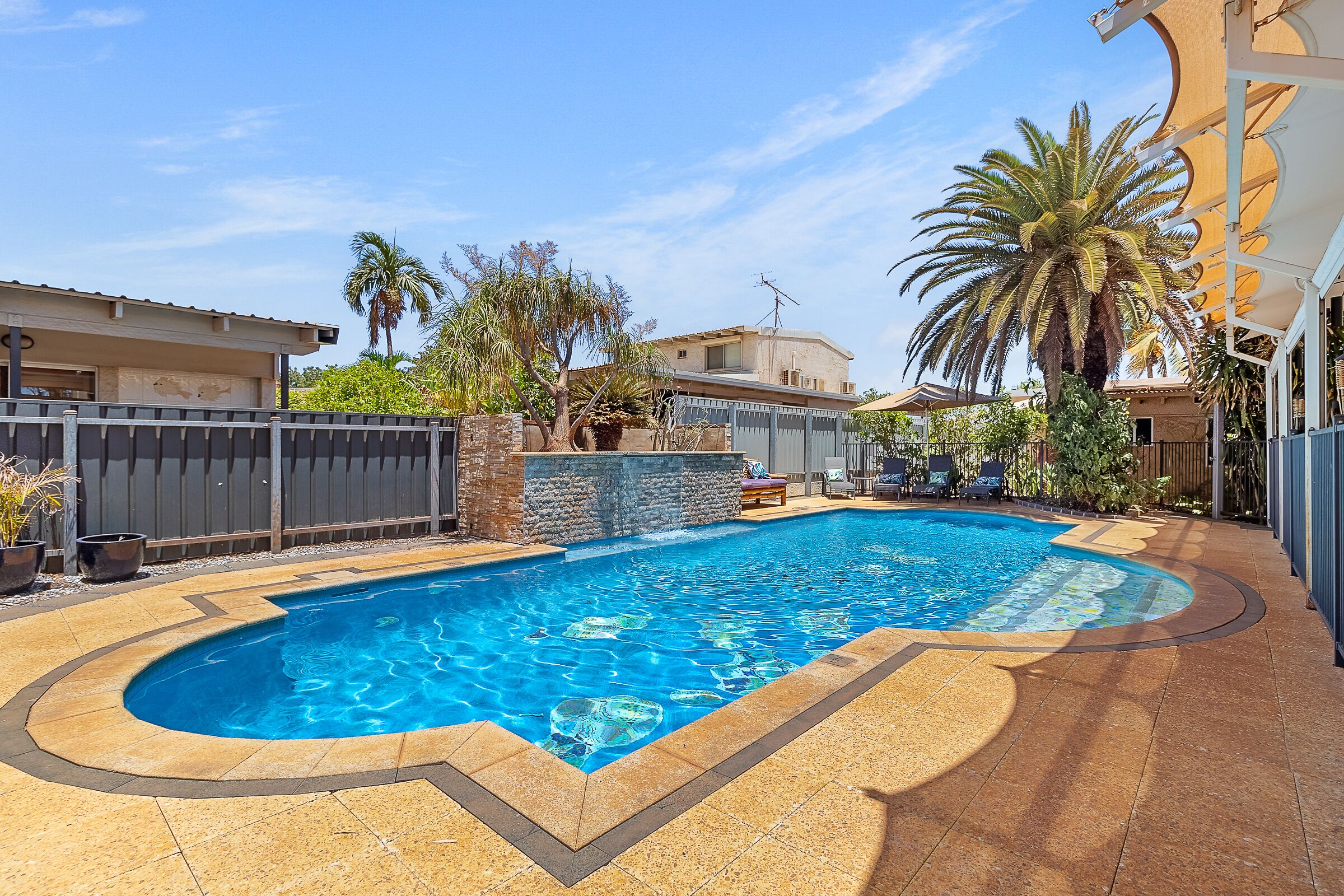 Außenpool, Liegestühle