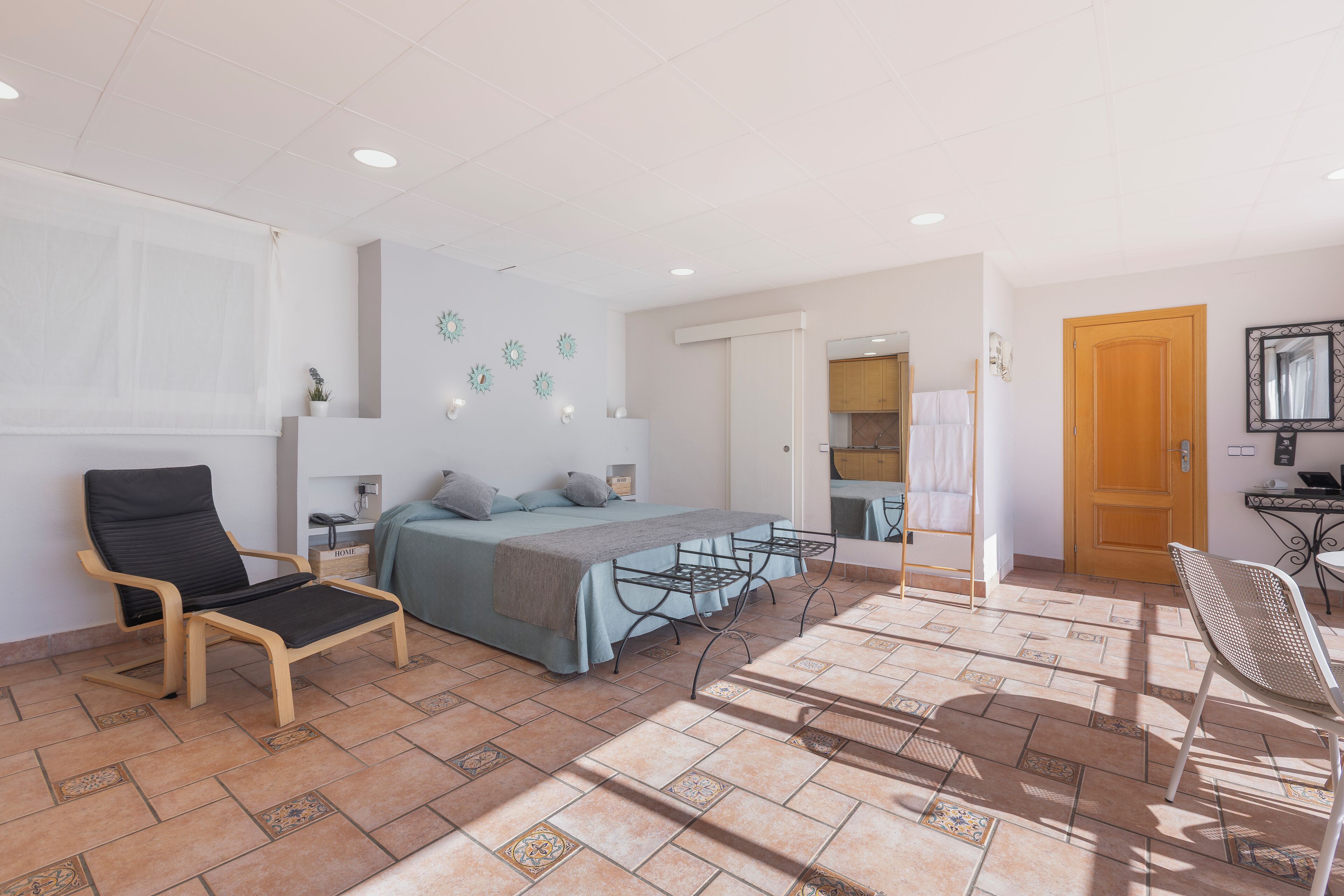 Suite, Terraza, vista al mar | Caja de seguridad en la habitación, cortinas blackout y wifi gratis 