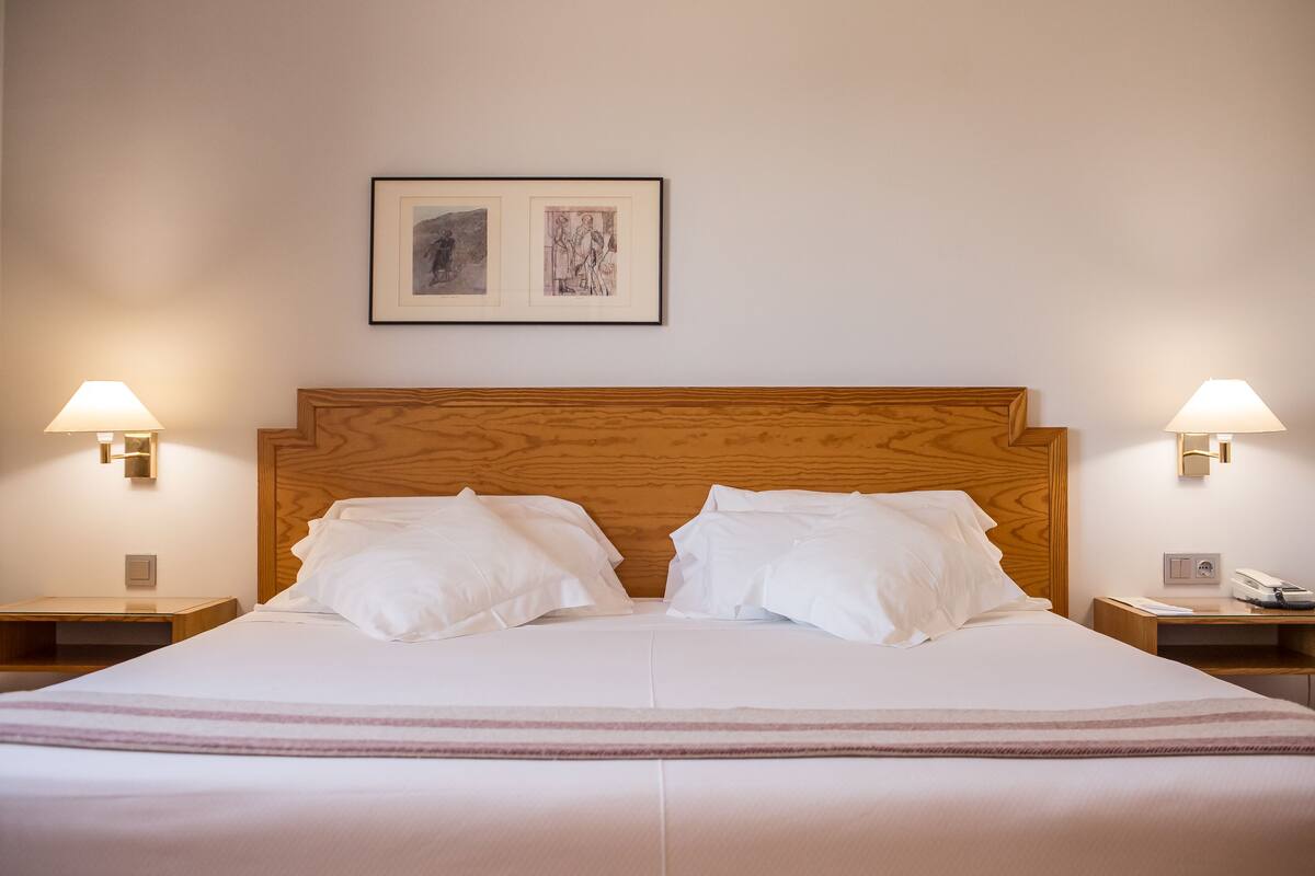 twin room | premium bedding, minibar, in-room safe, desk