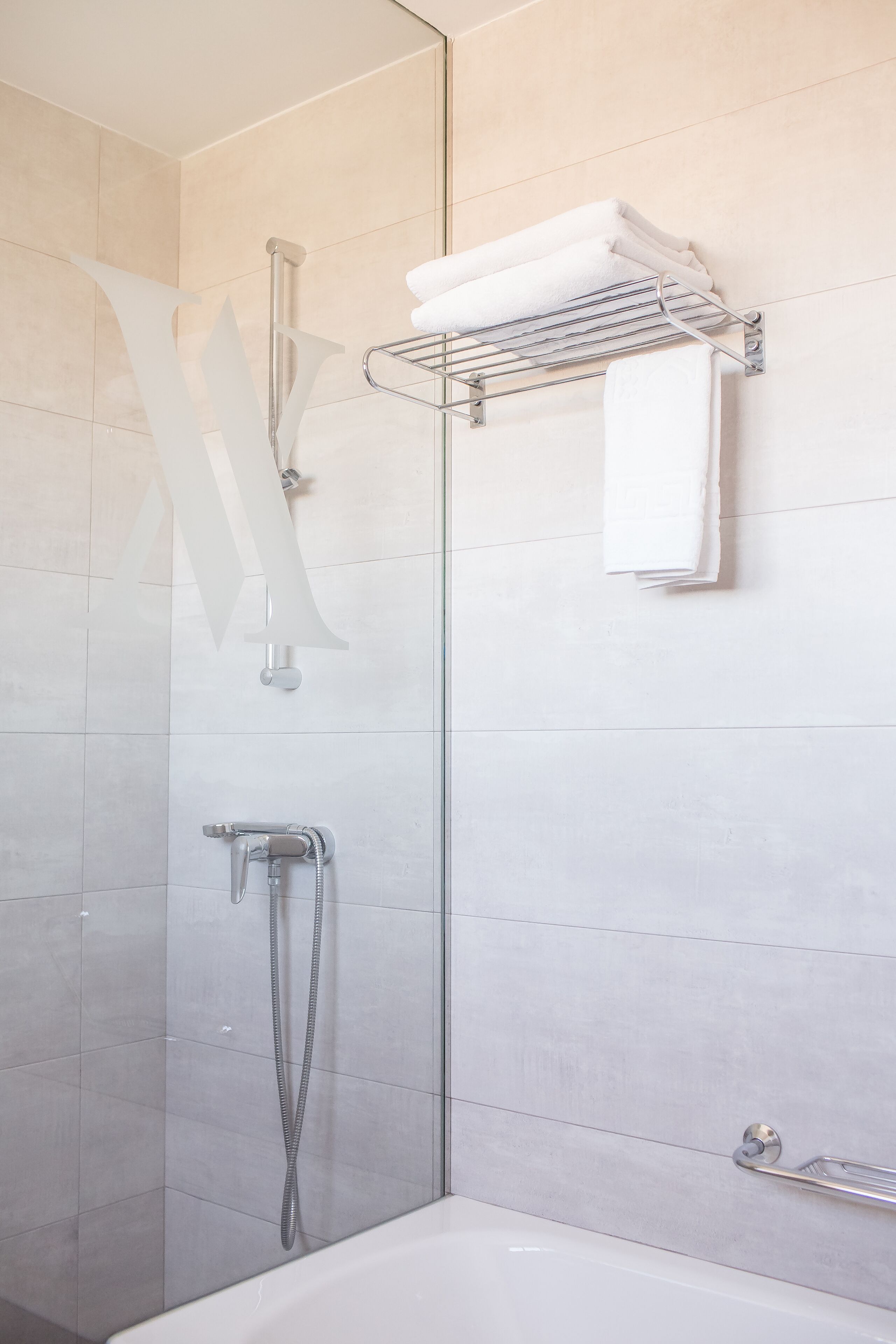 twin room | bathroom | rainfall showerhead, free toiletries, hair dryer, bidet