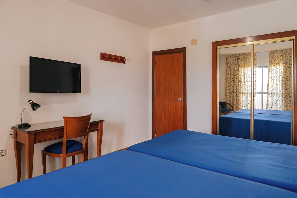 1 bedroom, in-room safe, desk, blackout drapes