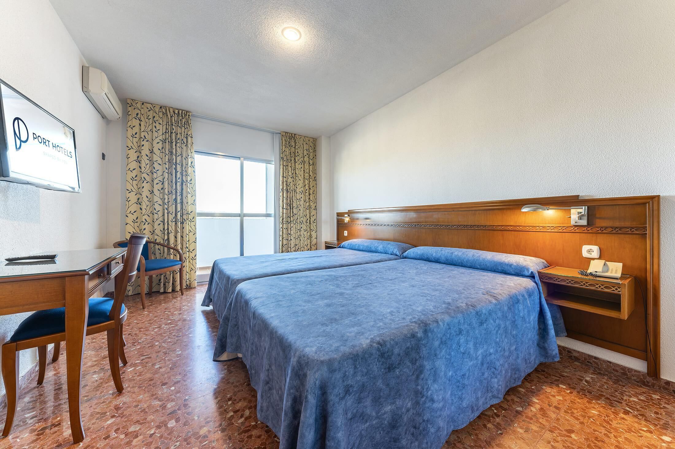 Apartment, 1 Bedroom, Balcony, Lake View (XXL, 2 adults) | In-room safe, desk, blackout drapes, free WiFi