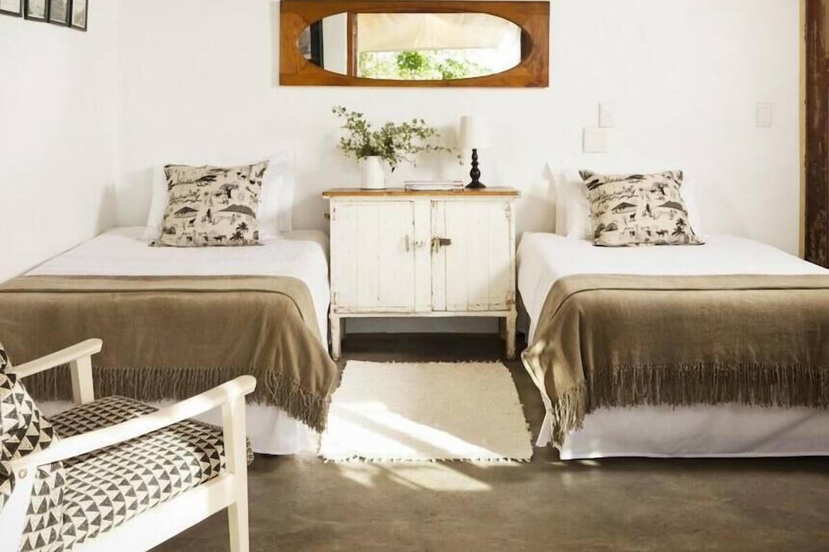 Phòng Suite (Leonard) | Két bảo mật tại phòng, trang trí khác biệt