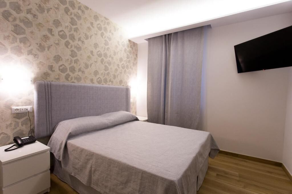 1 bedroom, Egyptian cotton sheets, premium bedding, minibar