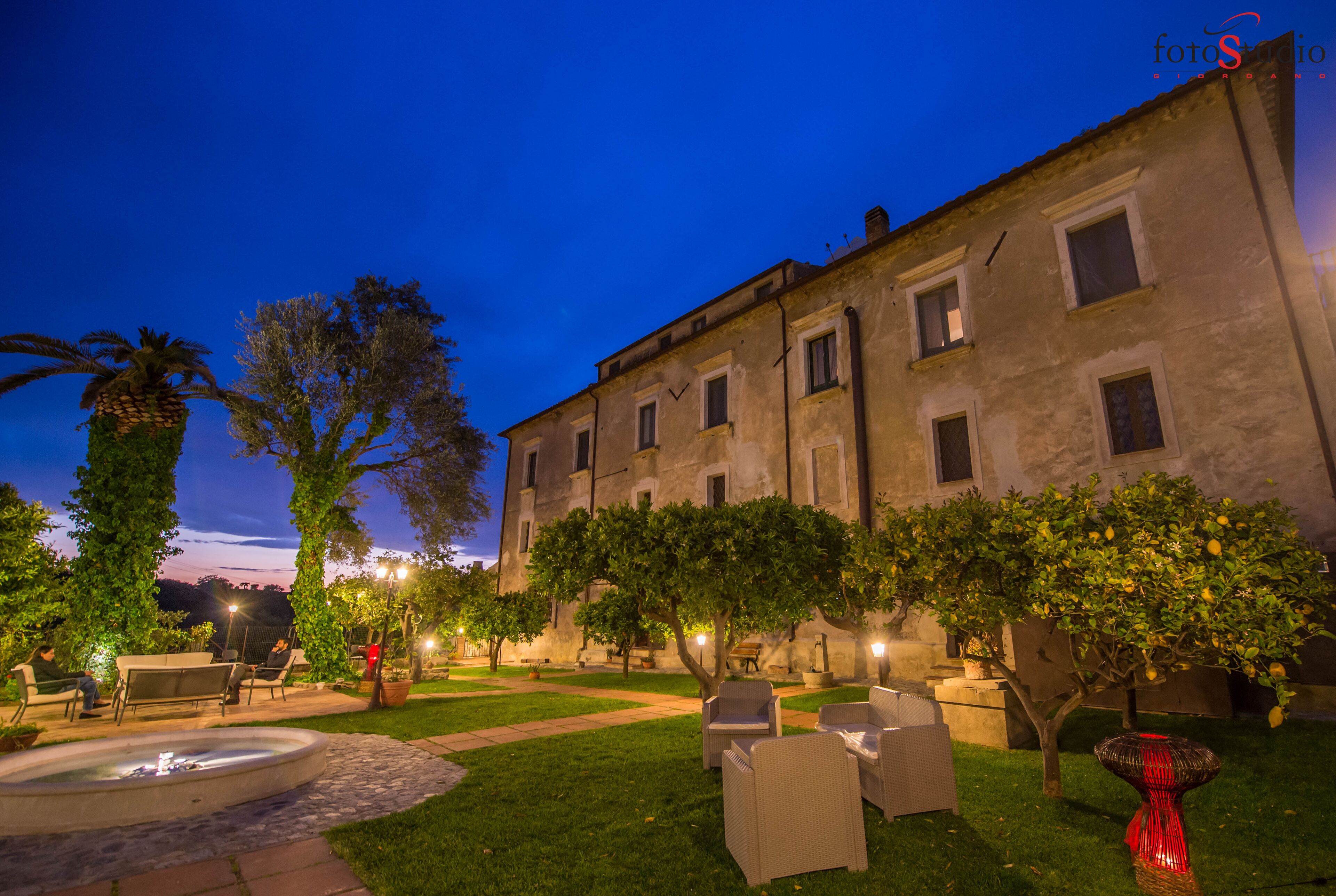Facciata della struttura - sera/notte