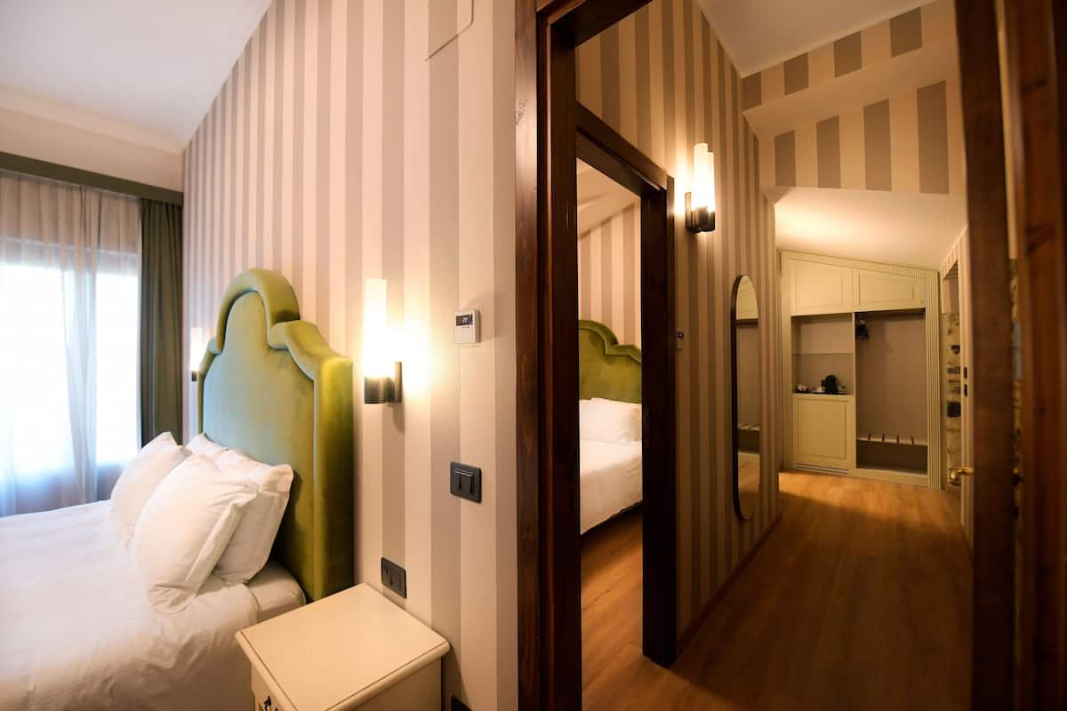 Familie suite, 2 slaapkamers, 2 badkamers | 1 slaapkamer, Italiaanse Frette-lakens, luxe beddengoed