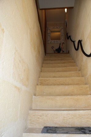 Staircase - Les Chambres d'Ovaline (Saint-Émilion)
