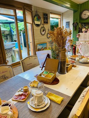 Breakfast area - Les Chambres d'Ovaline (Saint-Émilion)
