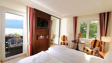 Comfort-Doppelzimmer, Seeblick | Zimmersafe, kostenloses WLAN, BettwÀsche