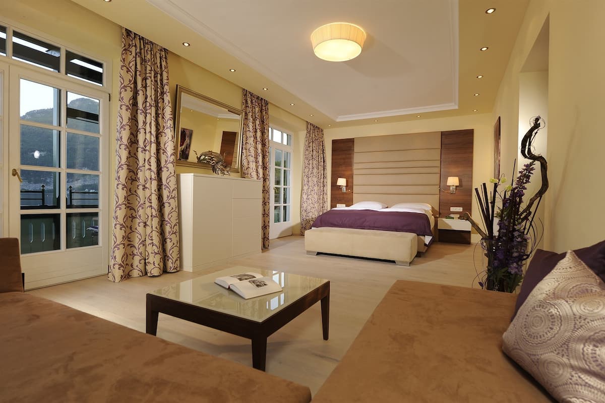 deluxe suite | 1 bedroom, in-room safe, free wifi, bed sheets