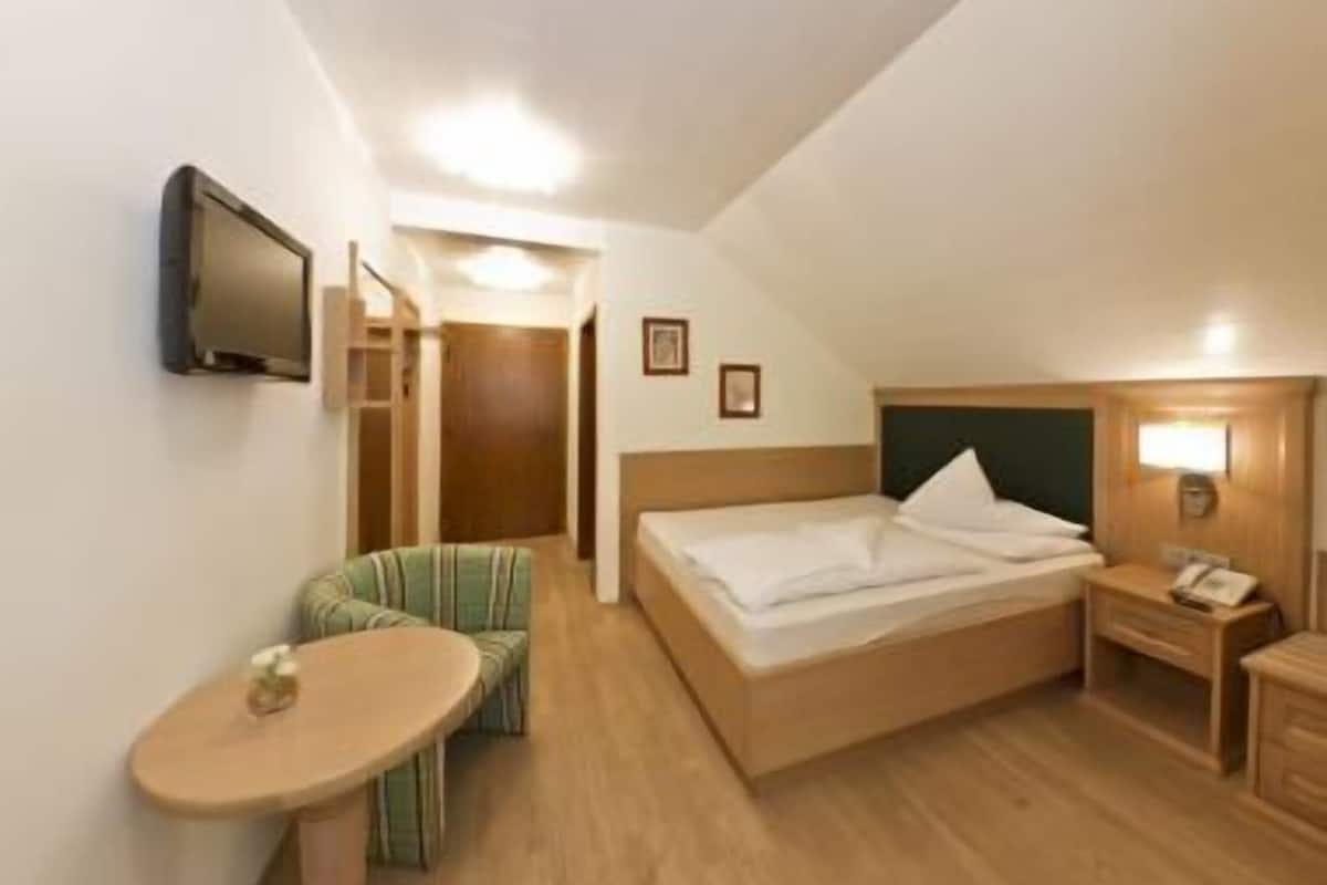 1 bedroom, in-room safe, free WiFi, bed sheets