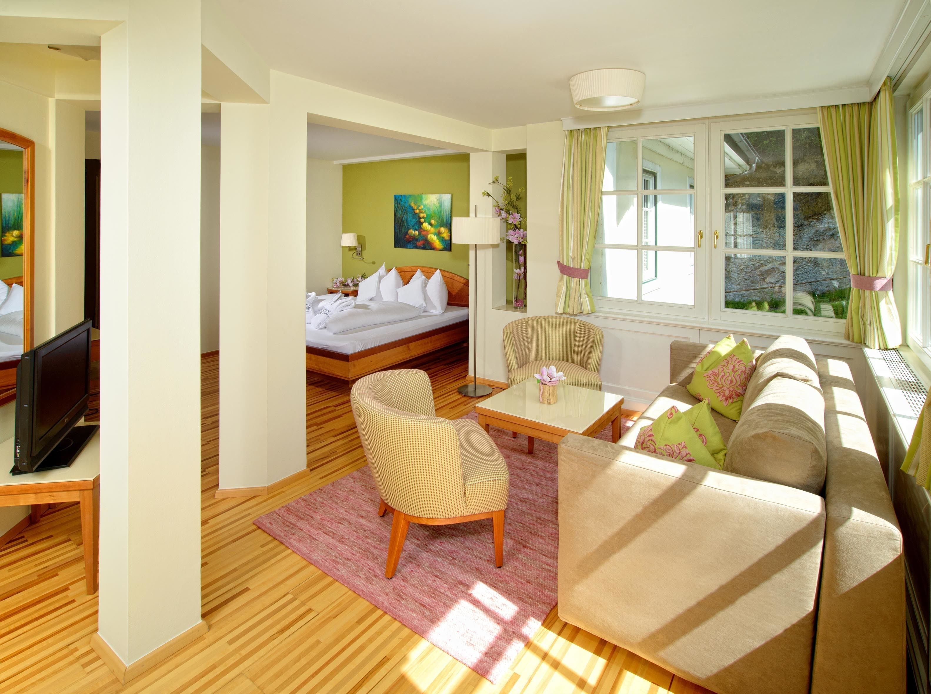 comfort studio suite | living area | tv