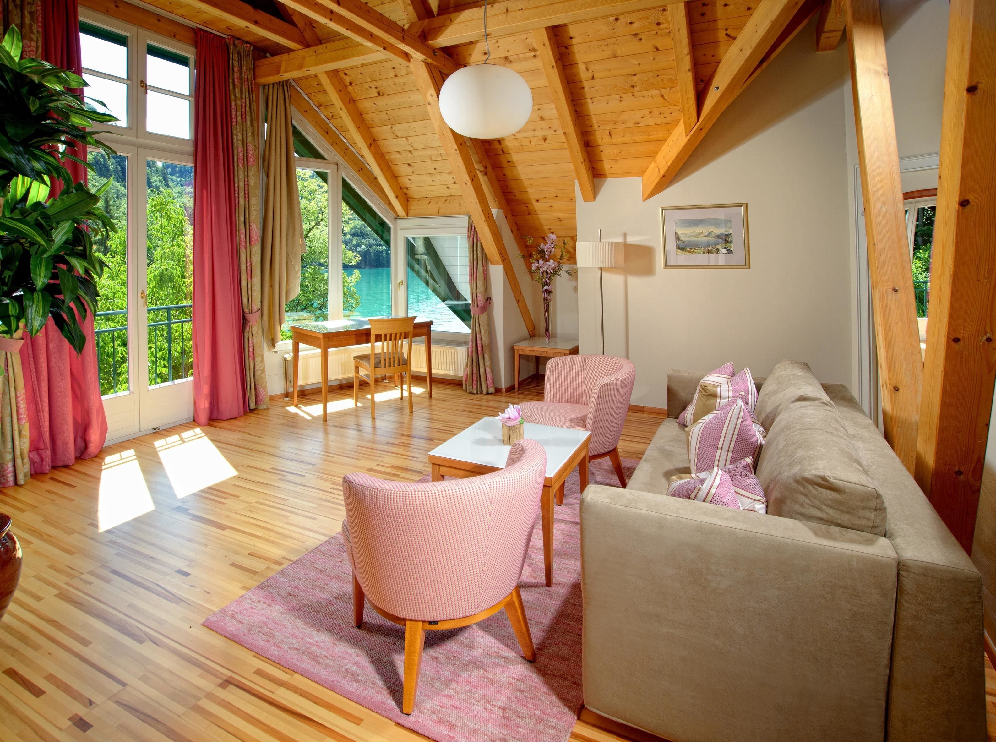 comfort suite | living area | tv