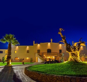 Façade de l’hébergement - soirée/nuit