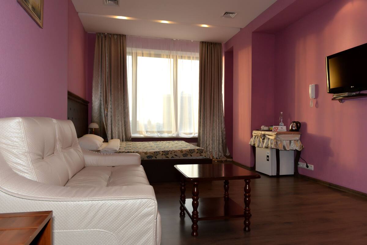 Premium bedding, down duvets, minibar, in-room safe