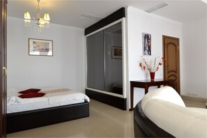 Deluxe Studio, City View | Premium bedding, down comforters, minibar, in-room safe