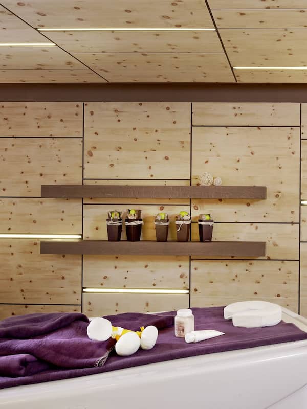 Sauna, hot tub, Turkish bath/hammam, body treatments, mud baths