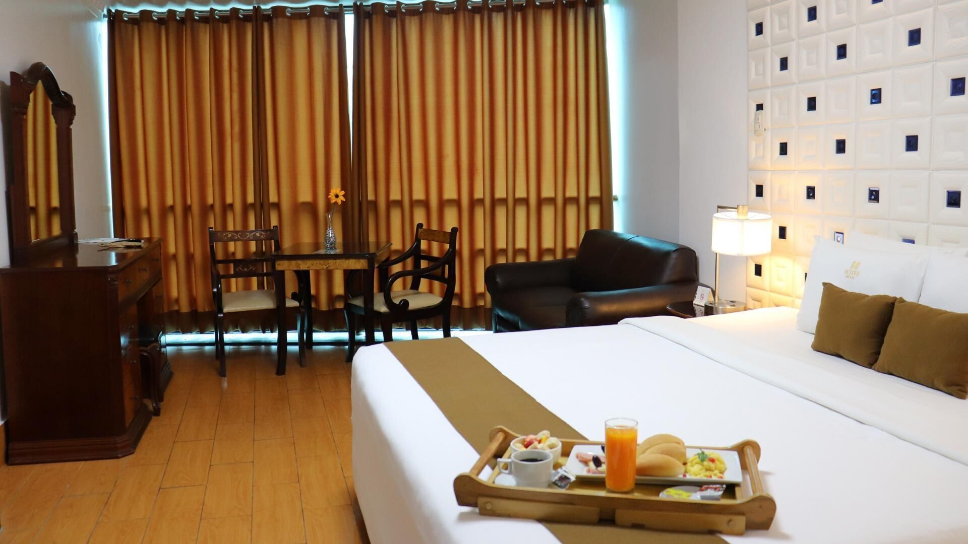 1 bedroom, down duvets, minibar, in-room safe