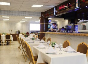 Breakfast, lunch, dinner and brunch served - Inkari Suites Hotel (Lima)