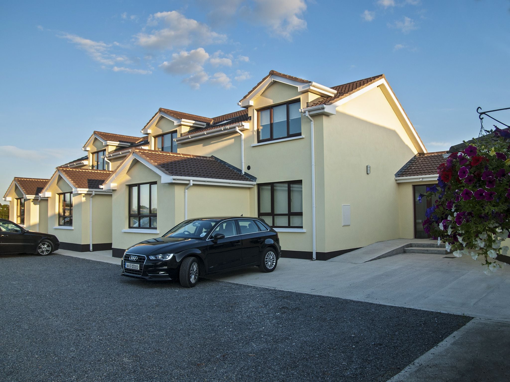 Photo - Hillview House