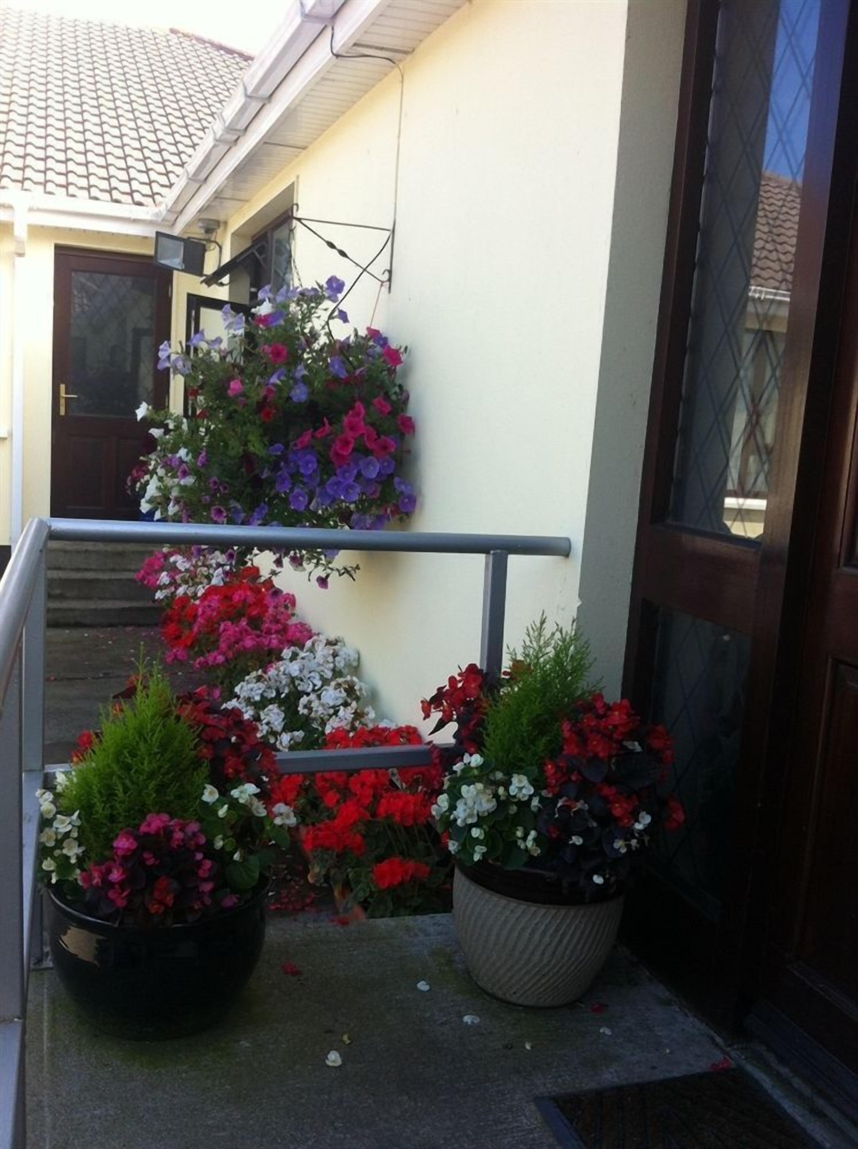 Photo - Hillview House