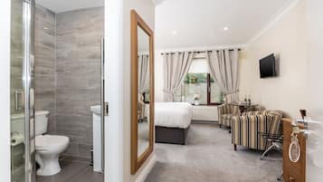 Double Room, Ensuite | Bathroom | Shower, hair dryer, towels