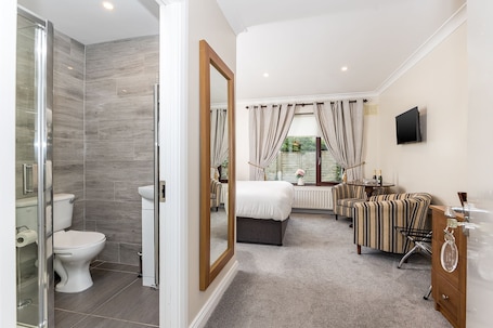 Double Room, Ensuite | Bathroom | Shower, hair dryer, towels