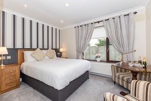 Double Room, Ensuite | Egyptian cotton sheets, premium bedding, Select Comfort beds - Hillview House (Lusk)