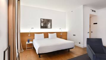 Minibar, in-room safe, individually decorated, individually furnished