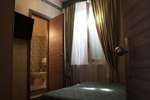 Minibar, desk, free WiFi